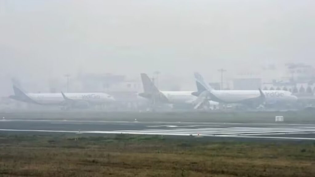 Weather: ધુમ્મસને કારણે રેલ-વિમાન સેવાને અસર, 13 ફ્લાઈડ મોડી