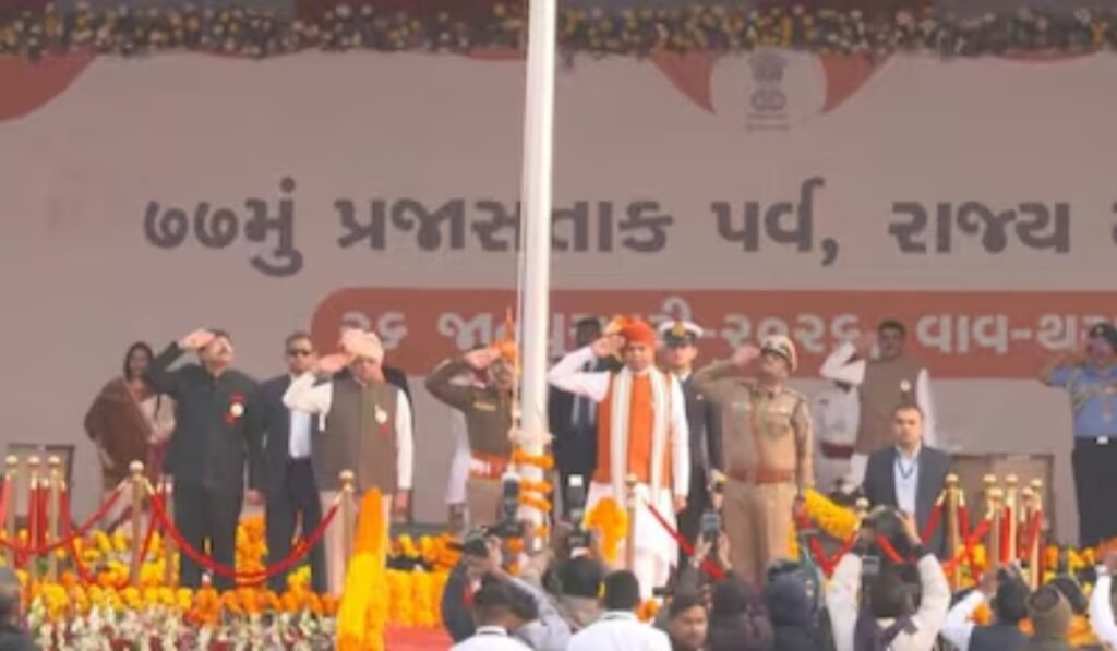 Republic Day 2026: વાવ થરાદ ખાતે રાજ્યપાલ આચાર્ય દેવવ્રતજીએ લહેરાવ્યો તિરંગો, હેલિકોપ્ટરથી પુષ્પવર્ષા કરવામાં આવી