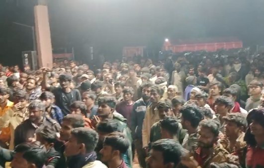 Surendranagar: તરણેતરમાં ઈનામી ડ્રો નહીં થતાં લોકોએ હોબાળો મચાવ્યો, લાખો ટિકિટ વેચીને કરોડો ભેગા કરી લેવાયા