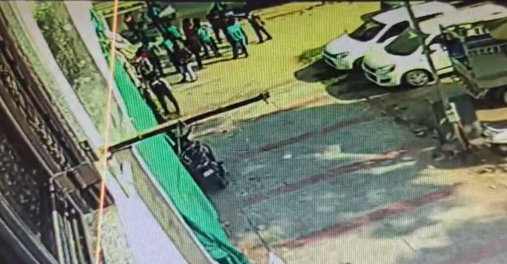 Ahmedabad News: ઘાટલોડિયાની સ્કૂલ બહાર જ વિદ્યાર્થીઓ વચ્ચે ગેંગવોર,  વાલીઓમાં ભય ફેલાયો