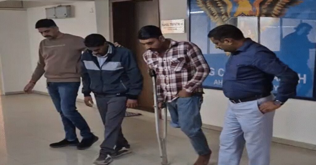 Gujarat News: અમદાવાદમાં ફરજ બજાવતો પોલીસ કોન્સ્ટેબલ નશાનો વેપારી નીકળ્યો, ચરસના કેસમાં પોલીસે ધરપકડ કરી