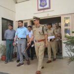 ખાખીની ખટપટ :બિલ્ડરોની જી હજુરી કરતા અધિકારી બની ગયા વિશ્વના નાથ!