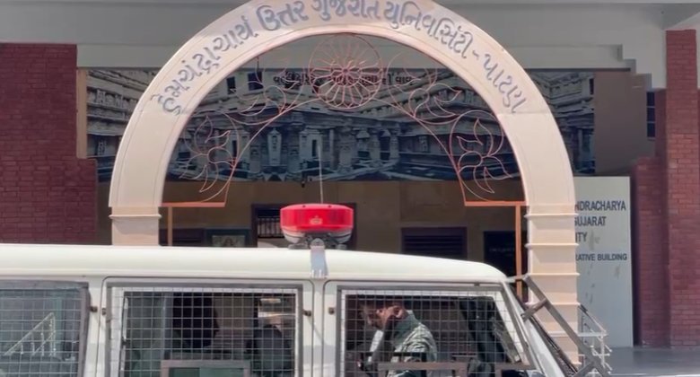 Patan News: યુનિવર્સિટીમાં MA સેમેસ્ટર-3ના પેપર ચેકિંગમાં ગોલમાલ, પ્રોફેસરે લખાણ વાંચ્યા વિના જ માર્કસ આપ્યા