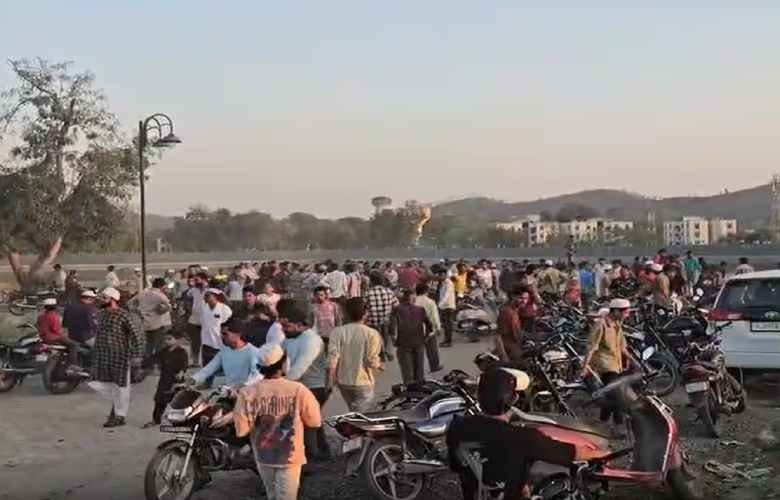 Dahod News: દેવગઢ બારીઆમાં ફરવા આવેલા મિત્રોની કાર દીવાલ તોડી સીધી માનસરોવરમાં ખાબકી, એકનું મોત