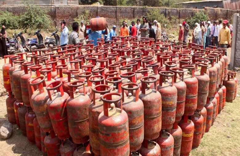 Gujarat News: ગેસની અછત વચ્ચે સરકારનો નિર્ણય,PNG અને LPG બંને કનેક્શન હોય તો બુધવાર સુધીમાં સરેન્ડર કરવું પડશે