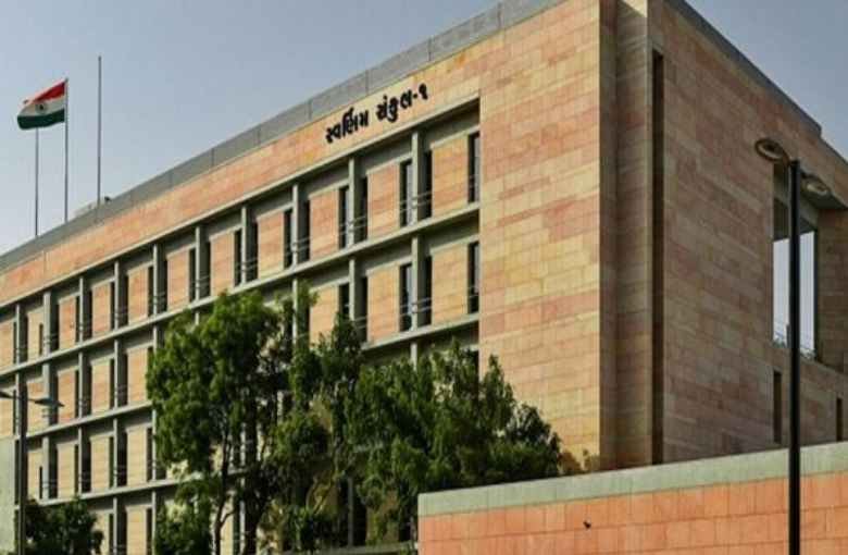 Gandhinagar News: સચિવાલયના સ્વર્ણિમ સંકુલ 1ની બહાર અરજદારે આપઘાત કરવાનો પ્રયાસ કર્યો