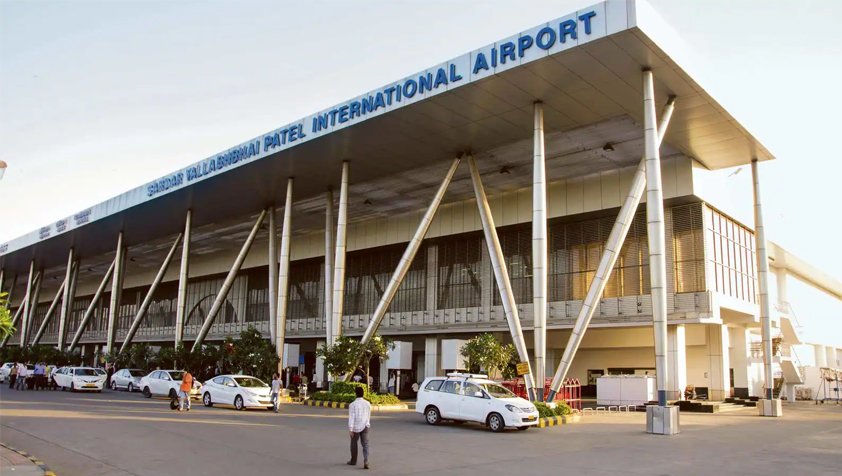 Ahmedabad Airport: DRI-કસ્ટમનું સફળ ઓપરેશન: કરોડોની કિંમતનો હાઈબ્રિડ ગાંજો જપ્ત