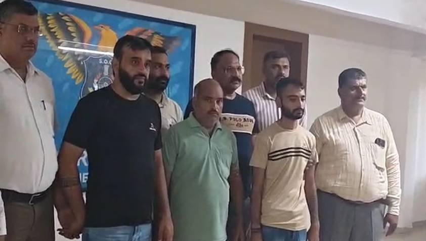 Ahmedabad: બાપુનગરમાં SOGનો દરોડો, નકલી નોટો છાપતા ત્રણ શખ્સો ઝડપાયા; સિરામિકના ધંધામાં ખોટ જતાં બન્યા જાળી નોટોના સોદાગર