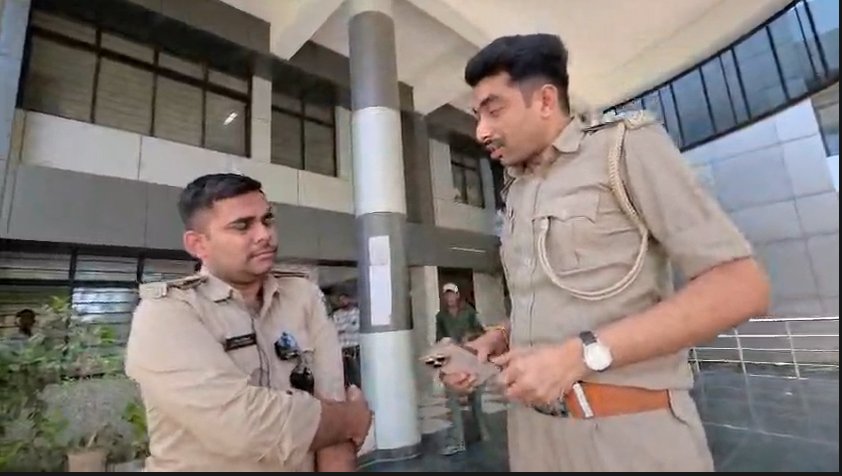 Amreli RTO કચેરીમાં દારૂની બોટલો મળી: સવાલ પૂછતા પત્રકારને FIR ની ધમકી