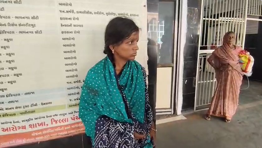 Bhavnagar: સંતાનોનો કબજો લેવા ગયેલી મહિલા પર પોલીસની હાજરીમાં દિયરનો છરી વડે હુમલો