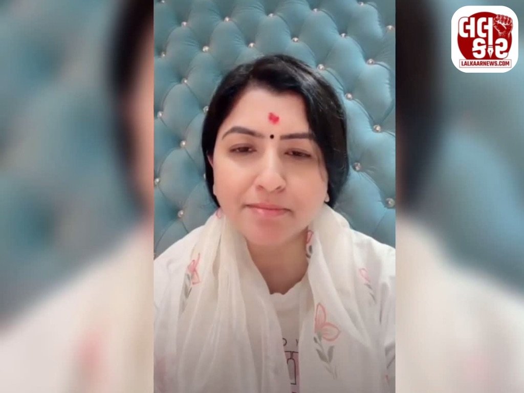 અમદાવાદ ગરબા વિવાદમાં કાજલ હિન્દુસ્તાનીની કટોકટી ભરી એન્ટ્રી: “લઘુમતીઓને પ્રોત્સાહન આપવું હોય તો ઘરે બોલાવી બહેન-દીકરીઓ સાથે રમાડો!”